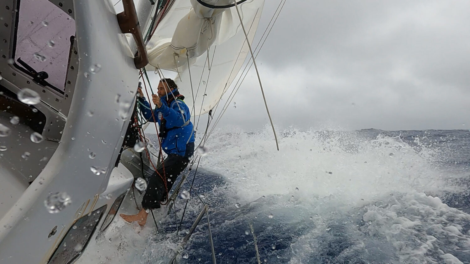 Videokritik James Frederick, Sailing Triteia Literaturboot