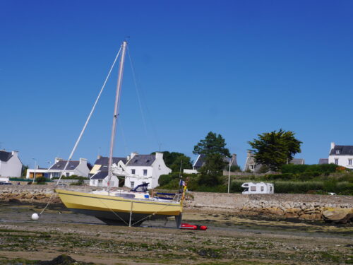 Bretagne, Hafen bei Ebbe