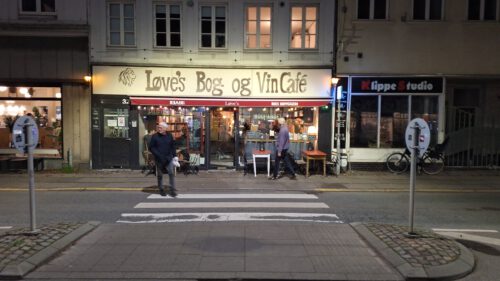 Løve's Bog og Vin Café, Aarhus - Literaturboot