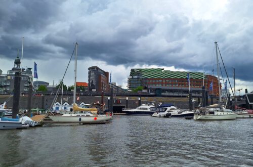 Hamburg City Hafen 2 Hamburg City Hafen - Literaturboot